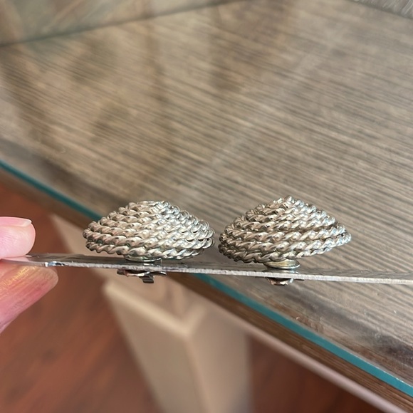 Vintage Spiral Silver-tone Button Clip Earrings - Picture 13 of 14